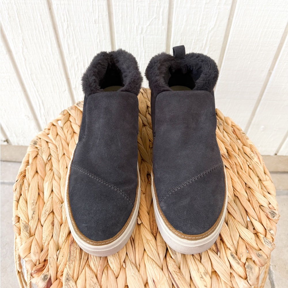 TOMS Paxton Forged Blue-Grey Suede Faux Fur Lined High Top Sneakers Size 8M